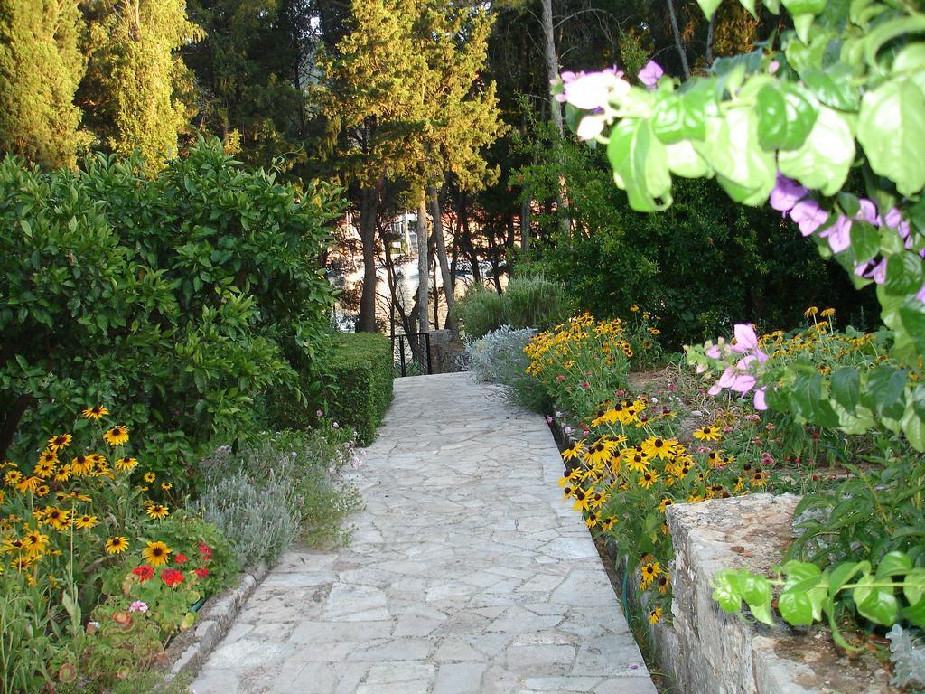 Apartments Lucija Stari Grad  Exterior photo